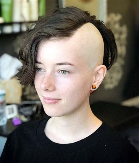 Sidecut Frauen 25 Finden Coole Stylen Für 2019 Half Shaved Head Hairstyle Girls Shaved