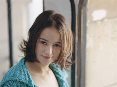 Alizee French Singer Beautiful Girl Wallpapers Hd Wallpapers 86721