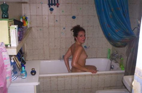 Beautiful Milf Poses Totally Nude In A Bathtub Nudemilfselfie Com