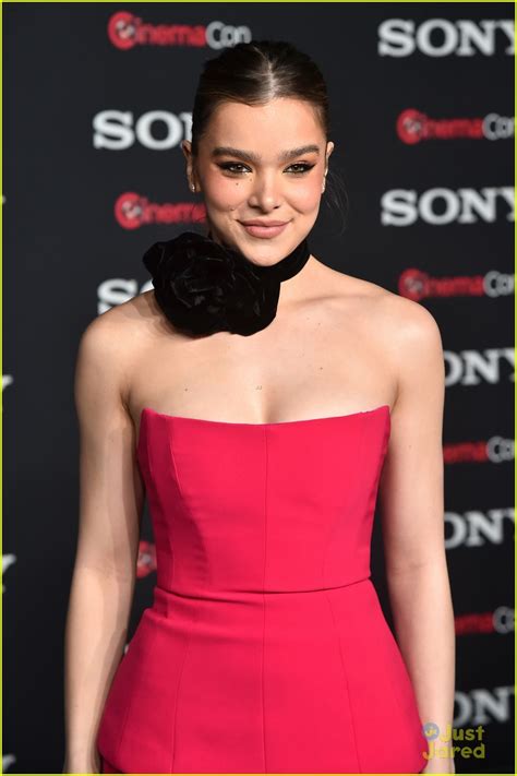 Full Sized Photo Of Hailee Steinfeld Says New Across The Spider Verse Is Next Level 07 Hailee
