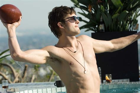 Ashton Kutcher Wet In The Pool Scans Naked Male Celebrities