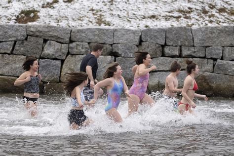 Canadians Across Country Celebrate New Year S Day With Polar Bear Swims