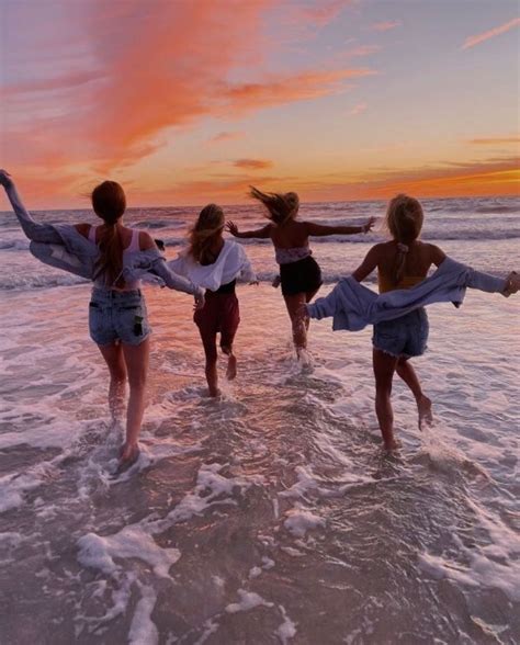 Chloe🌸 On Instagram “beach Days Are Coming ☀️” In 2021 Summer Friends Best Friend Pictures