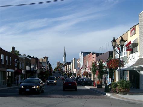 Фото Main Street Newmarket Ontario Canada в городе Ньюмаркет