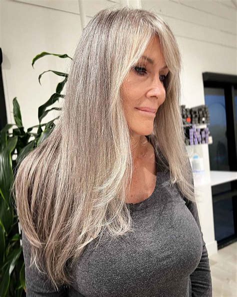 20 Most Flattering Long Hairstyles For Women Over 60 With Thick Hair 2022