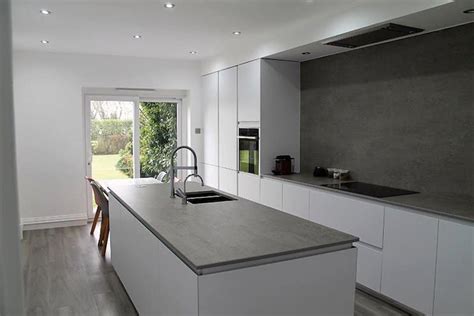 10 White Kitchens With Grey Worktops Inspiration And Ideas