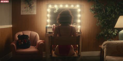 Rose Byrne Desnuda En Physical Ii