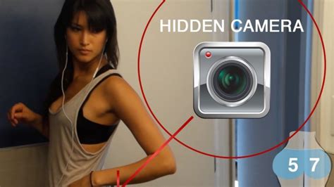 Por qué lleva esta chica lleva una cámara escondida en el culo 2022