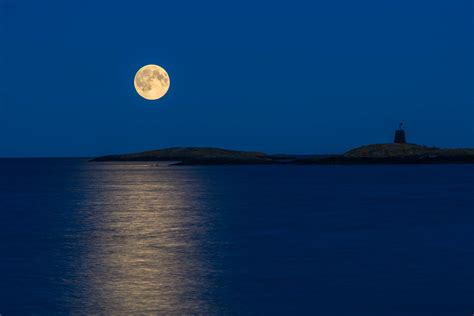 Moonlight Reflection In Sea Hd Nature 4k Wallpapers Images