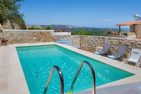 Traditional villa with private pool and jacuzzi near Chania | Villas in