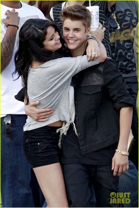 Selena Gomez And Justin Bieber Boyfriend Set Snuggles