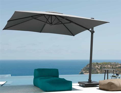 Tutto 10 Large Cantilever Umbrella 360° With Base