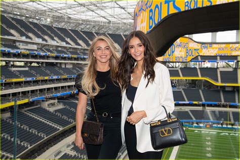 Nina Dobrev And Julianne Houghs Fresh Vine Wine Announces Partnership With La Chargers Photo