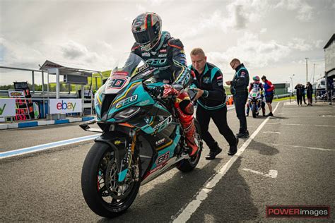 bennetts bsb day one summary knockhill racing circuit