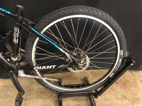 Black Giant Atx Front Suspension Mountain Bike Both Brakes And Both