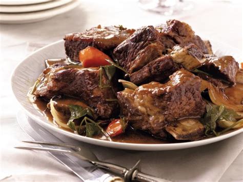 Slow Cooker Short Ribs Recipe | Sandra Lee | Food Network