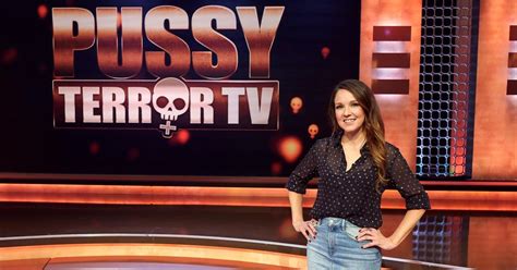 Sie habe als kind die volle packung katholizismus abbekommen, sagt @carolinkebekus. Carolin Kebekus - Comedy & Satire im Ersten - ARD | Das Erste