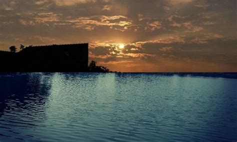 Sebagai tempat penampungan air, danau ini juga dijadikan tempat rekreasi bagi pengunjung umum. 10 Gambar Danau Marakas Bekasi, Harga Tiket Masuk Kolam ...