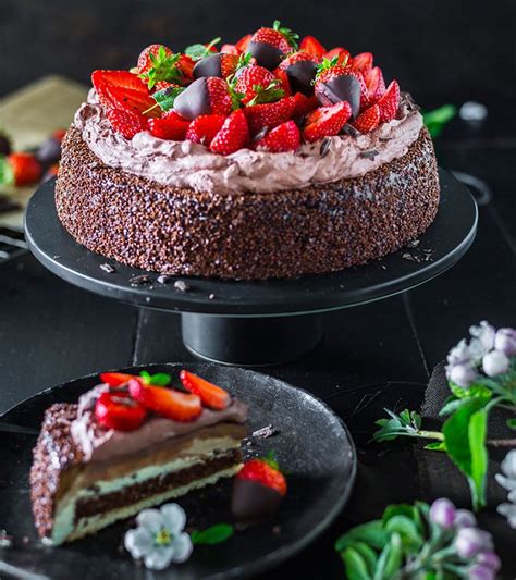 Schnelle Schokoladen-Erdbeer-Torte in 2020 | Erdbeer torte, Torten ...