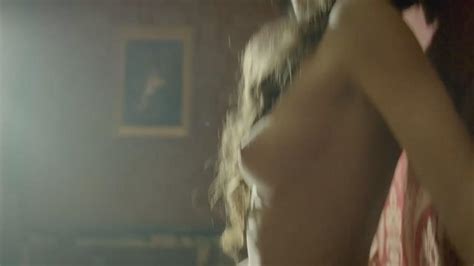 Naked Noémie Schmidt in Versailles