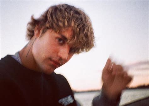 This is a simple hairstyle where justin bieber creates a messy look on his long top hair. Beliebers Are Freaking Out Over Justin Bieber's Long Curly ...