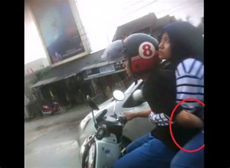 Sepasang Remaja Berbuat Mesum Di Atas Motor Fotonya Bikin Geleng Geleng Kepala Okezone