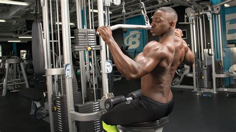 Lat Pulldown Benefits The Pros Of All Variations Explained