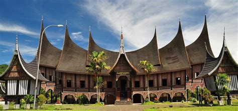 Rumah Adat Sumatera Barat Asal Usul Filosofi Keunikan Dan Penjelasan