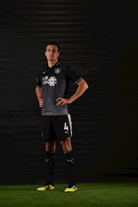 We've got burnley's new kit for their return to the premiership! Burnley FC 2018/19 PUMA Away Kit - FOOTBALL FASHION.ORG