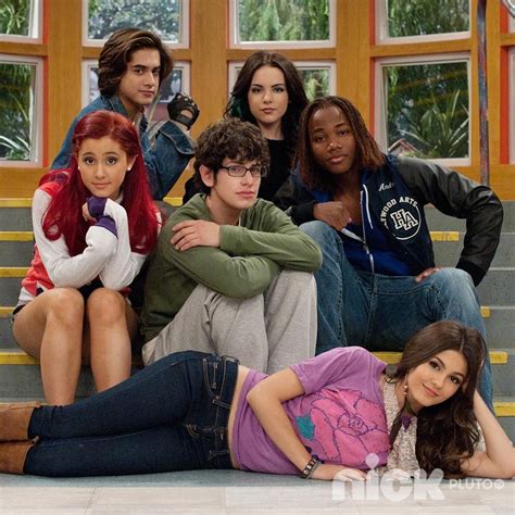 Ariana Grande And The Rest Of The Cast From Victorious Ariana Grande