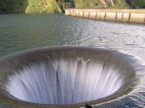 Maybe you would like to learn more about one of these? svapn.blogspot.com: There's a Giant Hole in this Dam Water ...