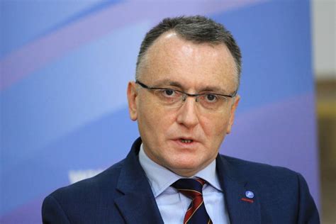 Ce spune ministrul educației despre oferirea mărțișoarelor. Sorin Cîmpeanu, desemnat premier interimar | Cuget Liber