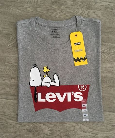 Levis X Peanuts Snoopy On Mercari Snoopy T Shirt Levi Levi Jeans 501