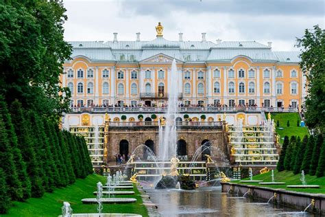 Big News World 7 Most Beautiful Royal Palaces In The World