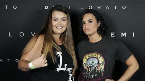 Appostarsi Concetto Vigile Demi Lovato Fans Sopprimere Immagine Appena