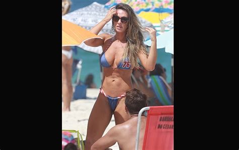 Nicole Bahls Exibe O Corpo Sarado Em Dia De Praia No Rio De Janeiro