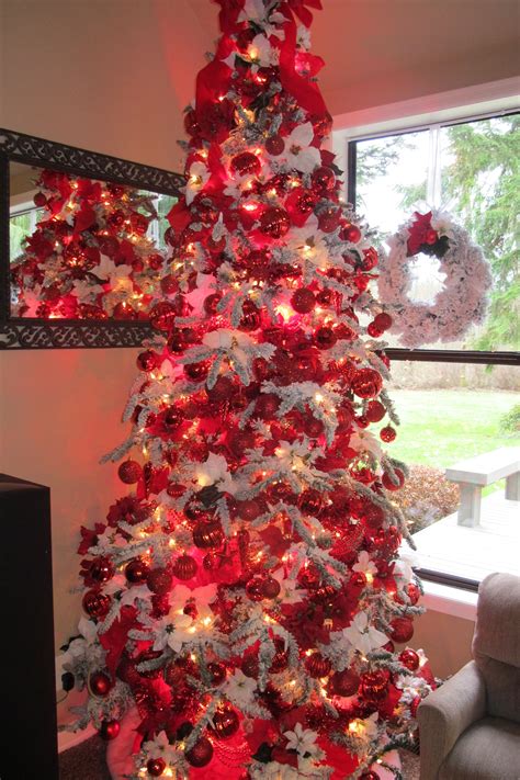 10 Christmas Tree Decorated Red Decoomo