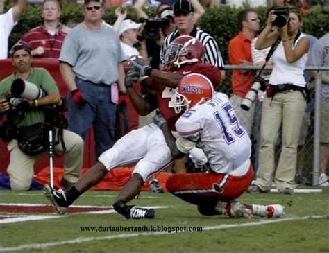 Tapi ada satu jawapan yang sangat menyentuh di hati saya. Dalam Hati Ada Taman: Kemalangan Semasa Bersukan