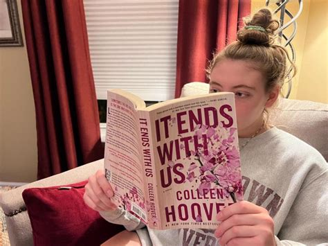 Colleen Hoover Making Reading ‘cool’ Again The Knight Crier