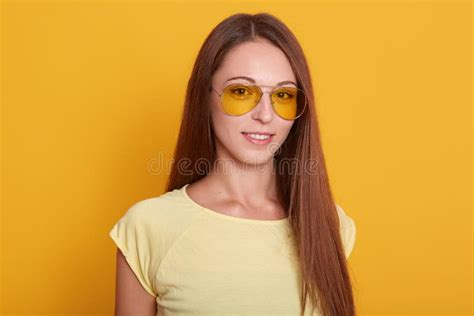 Image Of Smiling Dark Haired Woman With Perfect Skin In Eyeglasses Posing And Looking At Camera