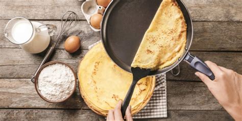 Supaya crepes yang dibuat dengan teflon tetap renyah, ada. 5 Cara Membuat Crepes yang Renyah dengan Ragam Topping ...