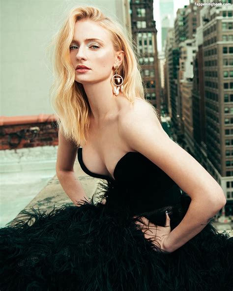 At least that's what it appears she's trying to tell the world. Sophie Turner Nude, Sexy, The Fappening, Uncensored ...