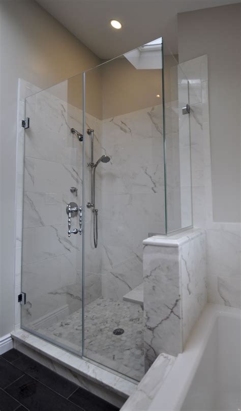 Stand Up Shower With Frameless Shower Doors Bathroom Remodel Master Bathrooms Remodel