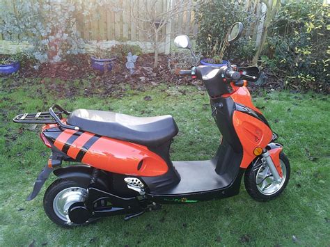 Unsure on the best 50cc scooter to buy? Electric Scooter Moped less than 1 mile on clock Paddock ...