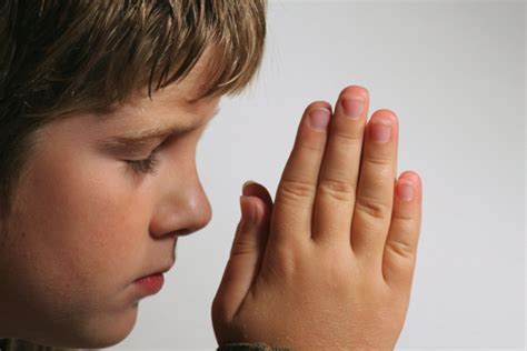 Imagenes De Un Niño Orando Imagui