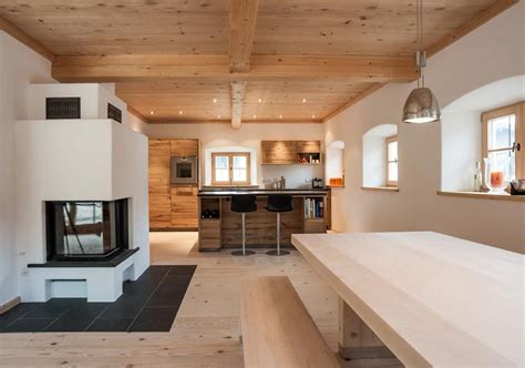 Kreative idee für renovierung eines wohnzimmers mit kamin aus naturstein. wohnzimmer renovieren modern - promotionalfenderstratvg