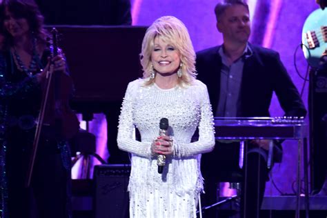 Dolly Parton Then And Now See The Country Singers Transformation