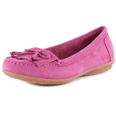 Look to our collection of men's sandals for summer style inspiration. Hush Puppies Ceil Mocc Kilty Womens Moccasins in Pink