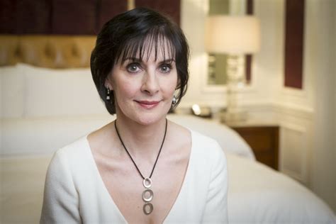 ¿qué Fue De Enya La Cantante Que Decidió Vivir Aislada En Su Castillo