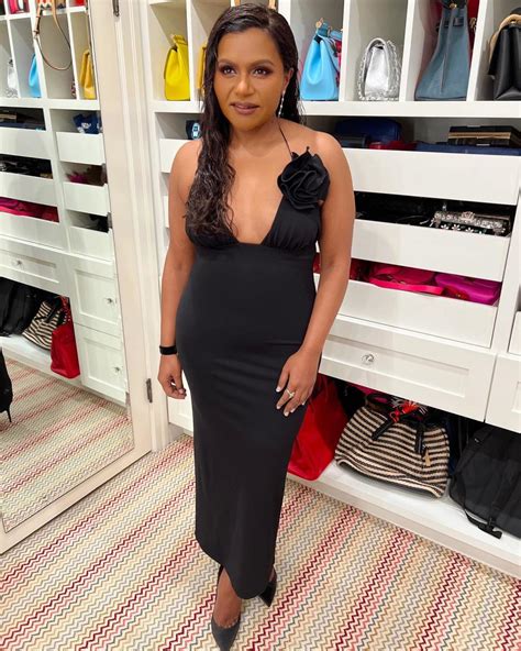 Mindy Kalings Transformation Photos See Her Weight Loss After